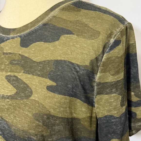 Lucky Brand Size Large Green and Black Camouflage Tee Short Sleeve - Picture 8 of 11